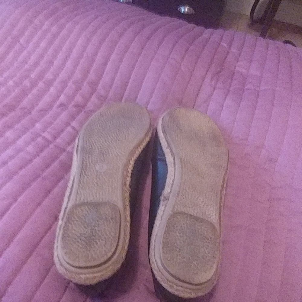 Shoes - Picture 3 of 4